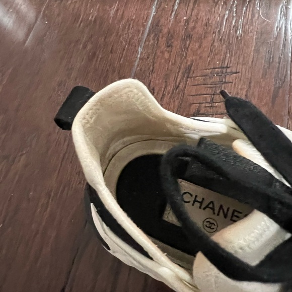 AUTHENTIC CHANEL WOMEN’S SNEAKERS🖤🤍 - Picture 5 of 9